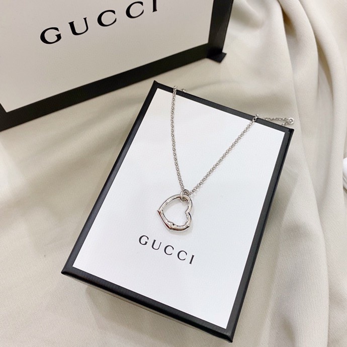 G*u*i necklaces